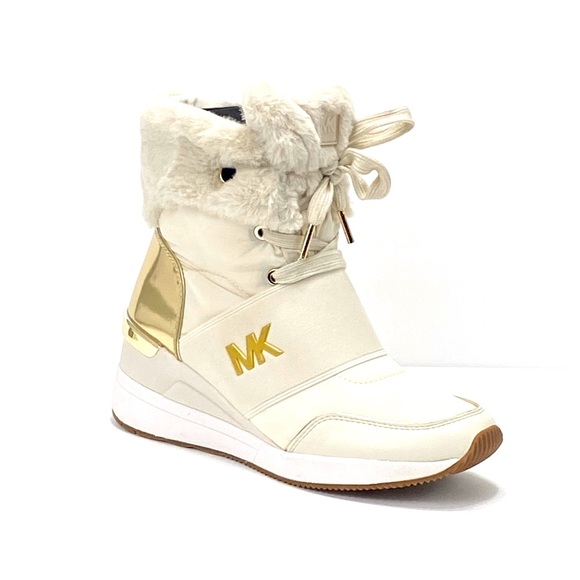 ***Gently used and hard to find*** MICHAEL MICHAEL KORS SHAY NYLON WARMTH  BOOT - Picture 1 of 8